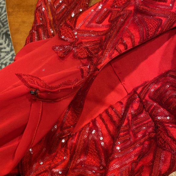 Nicole Backi Gown as Seen on Peggy - Picture 13 of 17